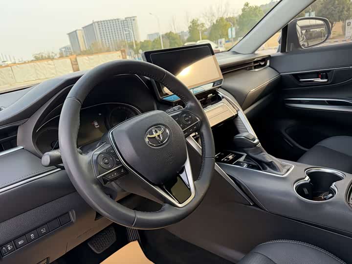 Фото 6 - Toyota Harrier