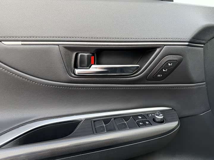 Фото 9 - Toyota Harrier