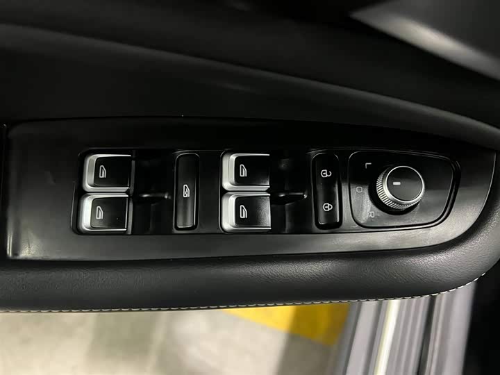 Фото 9 - Geely Vision X6