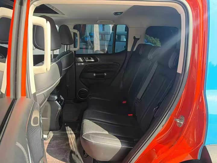 Фото 7 - Tank 300