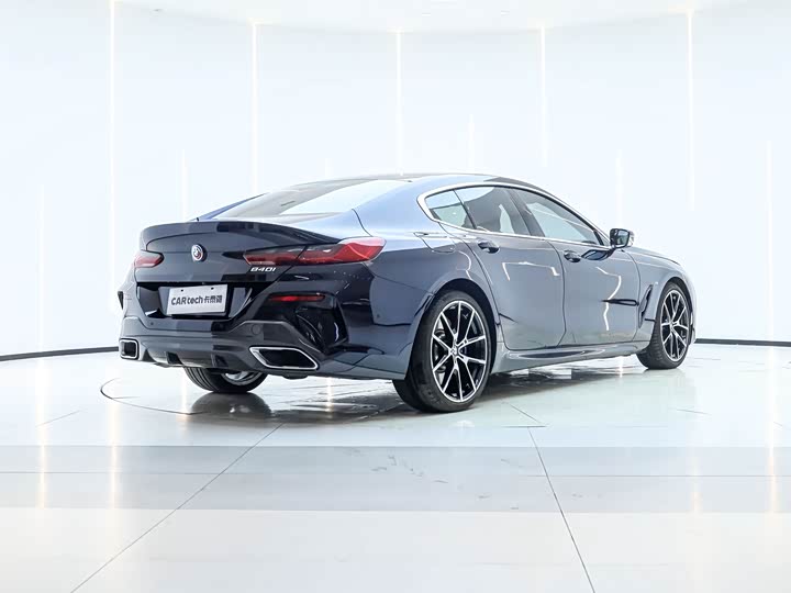 Фото 7 - BMW 8 Series