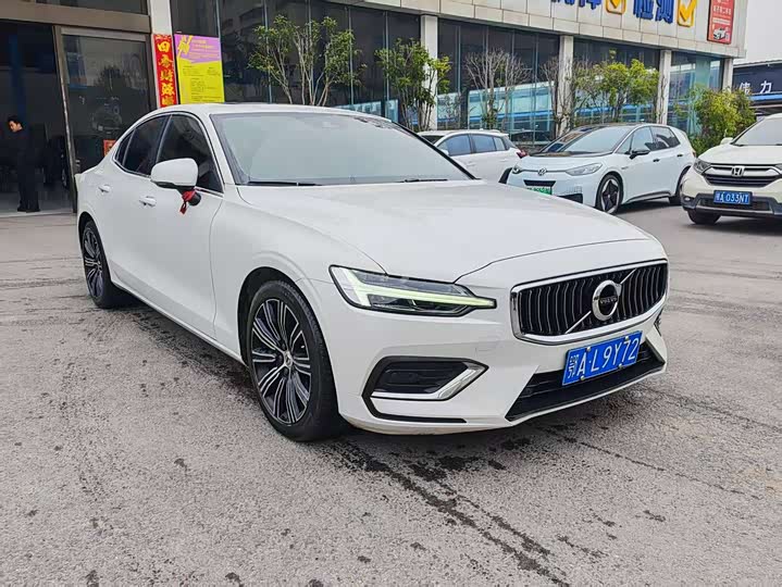 Фото 3 - Volvo S60