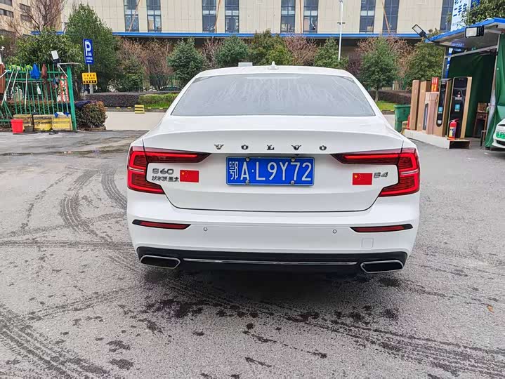 Фото 4 - Volvo S60