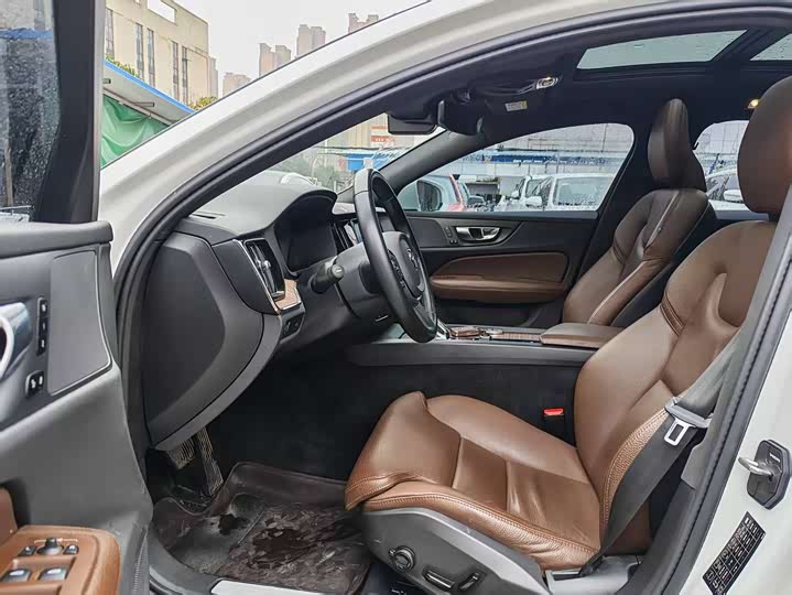 Фото 7 - Volvo S60