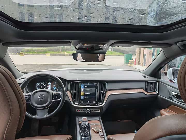 Фото 8 - Volvo S60