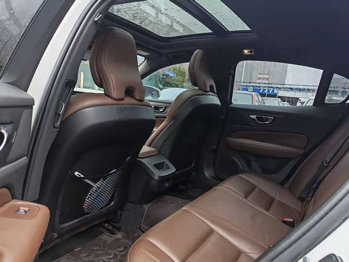 Фото 9 - Volvo S60