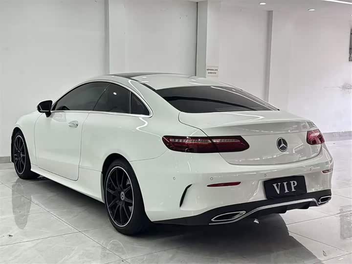 Фото 9 - Mercedes-Benz E-Class