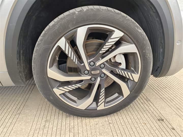 Фото 9 - Geely Monjaro