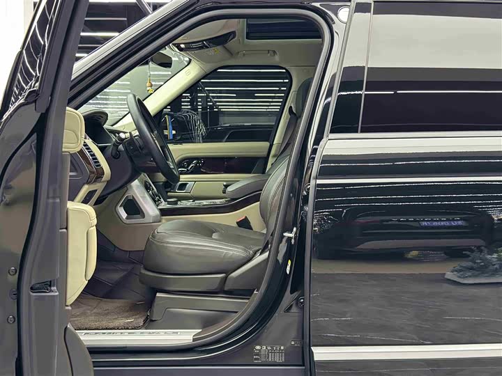 Photo 6 - Land Rover Range Rover