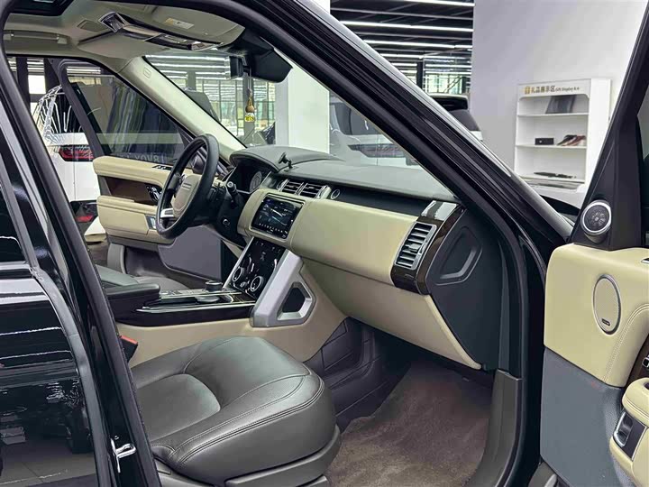 Photo 8 - Land Rover Range Rover