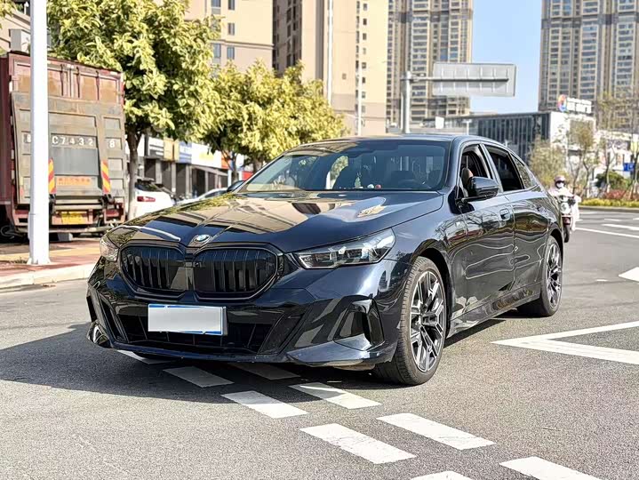 Фото 1 - BMW 5 Series