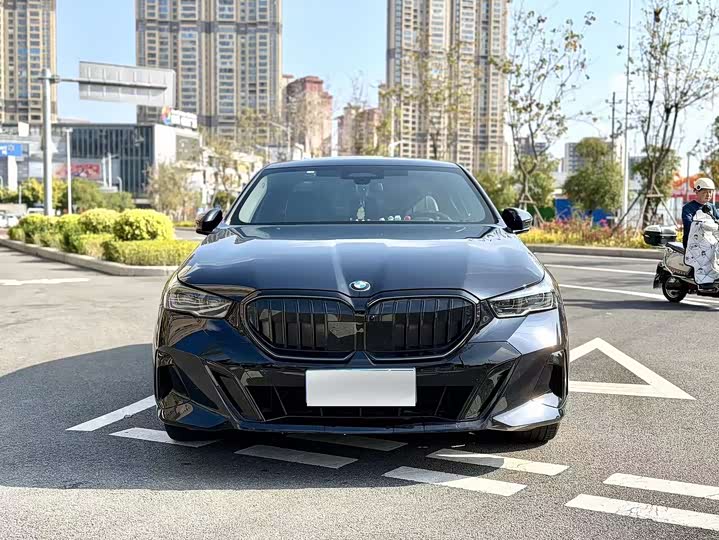 Фото 2 - BMW 5 Series