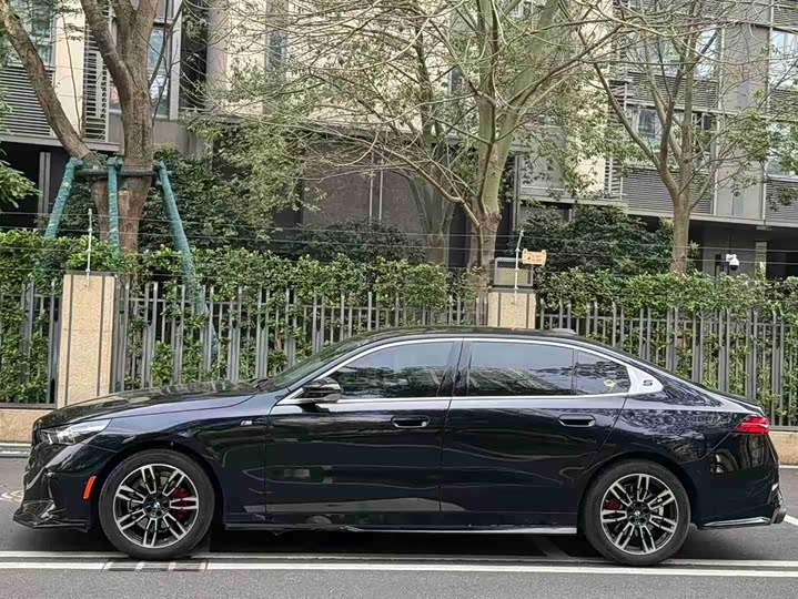 Фото 3 - BMW 5 Series