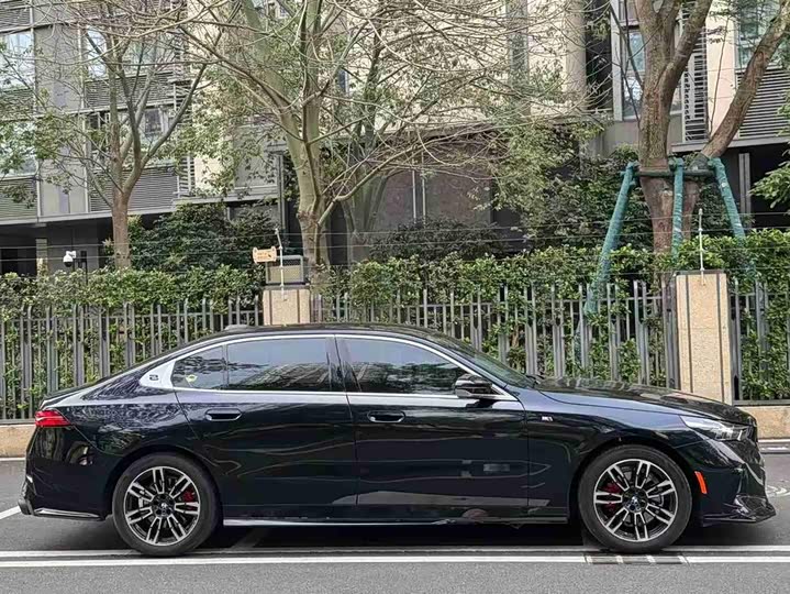 Фото 4 - BMW 5 Series