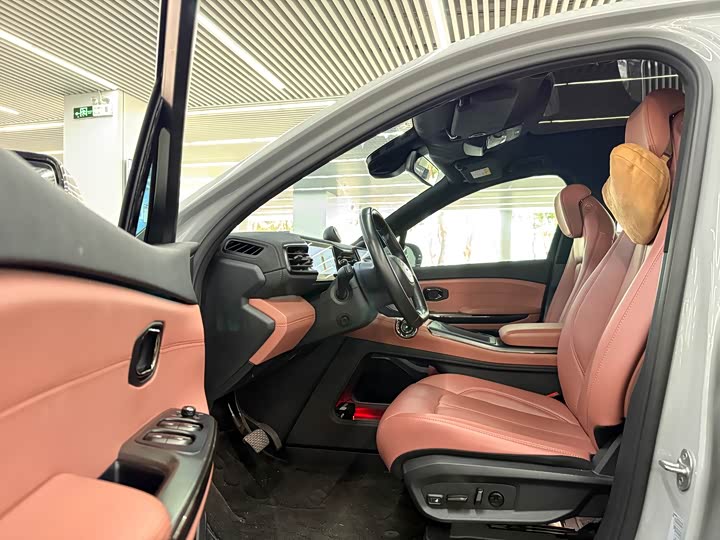 Фото 7 - Nio EC6