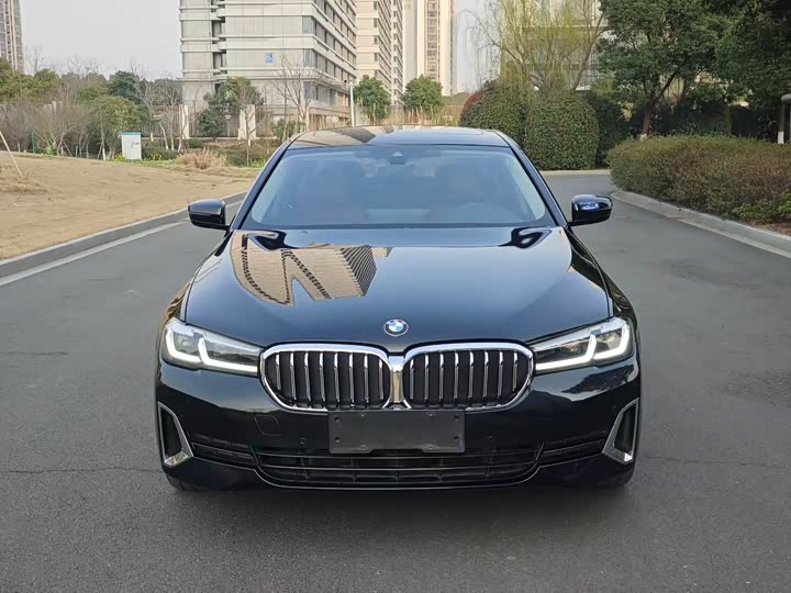 Photo 2 - BMW 5 Series