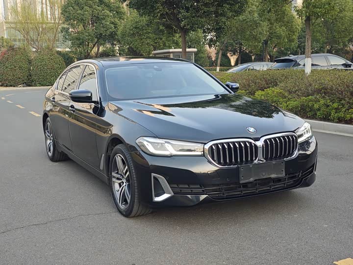 Photo 3 - BMW 5 Series