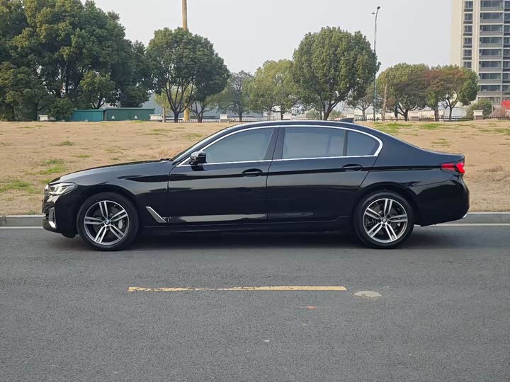 Photo 4 - BMW 5 Series