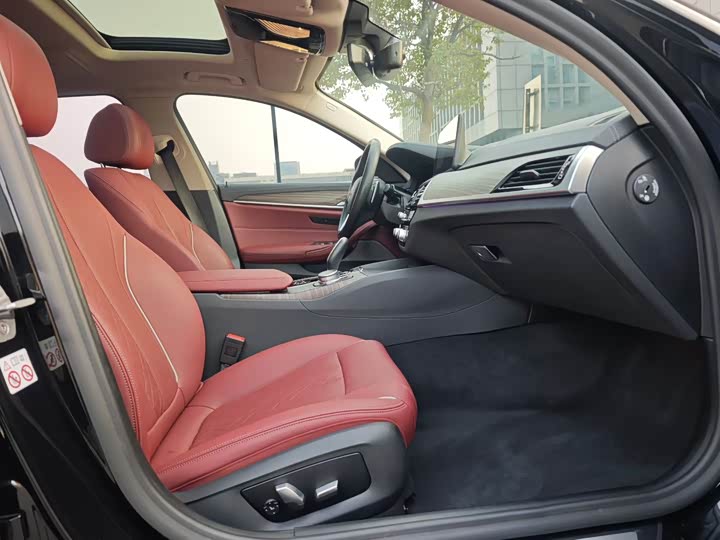 Photo 8 - BMW 5 Series