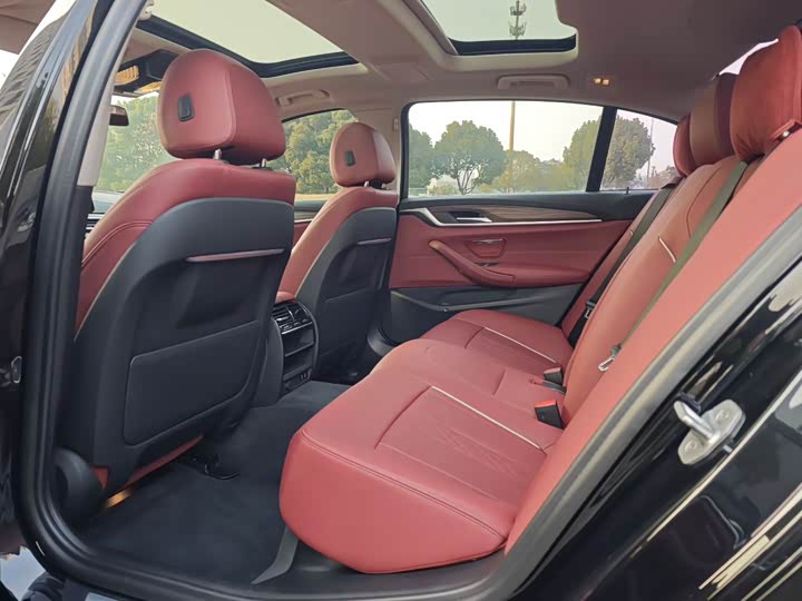 Photo 9 - BMW 5 Series