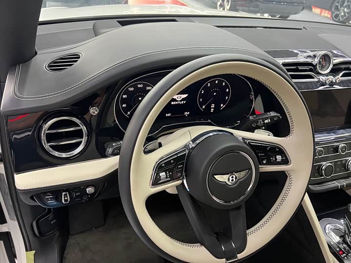 Фото 8 - Bentley Bentayga