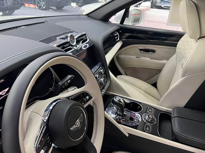 Фото 9 - Bentley Bentayga