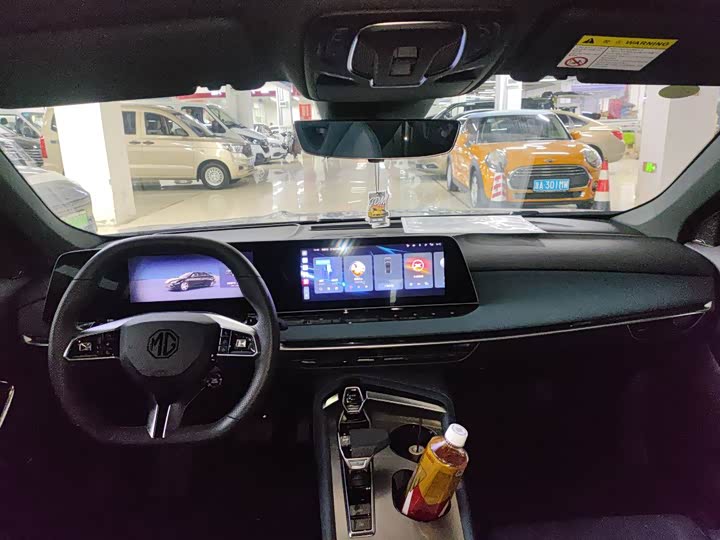 Фото 2 - MG Motor 7