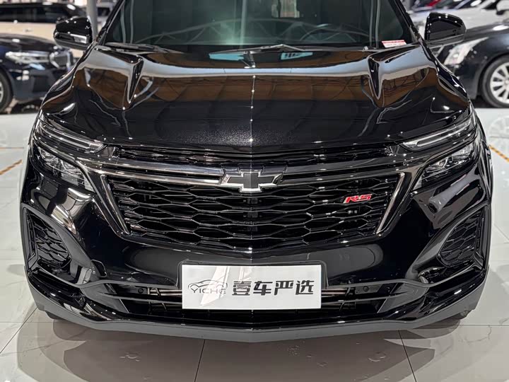 Photo 2 - Chevrolet Equinox