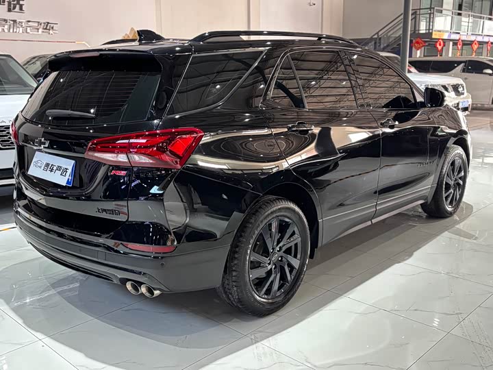 Photo 4 - Chevrolet Equinox