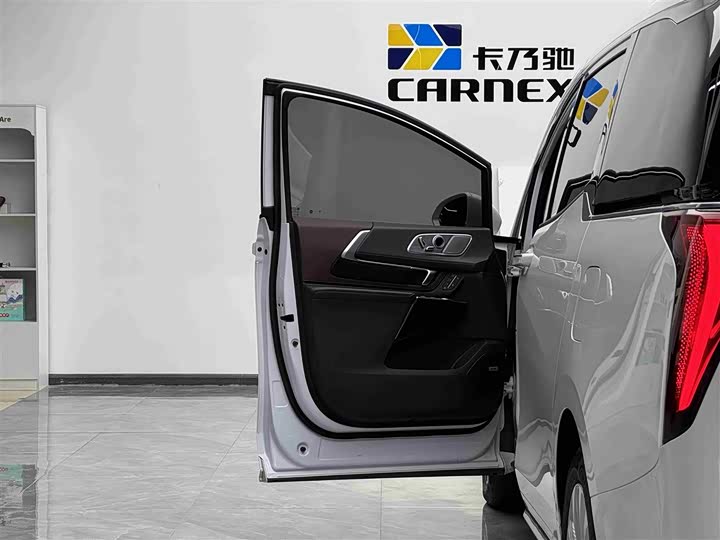 Photo 5 - Buick GL8 Century