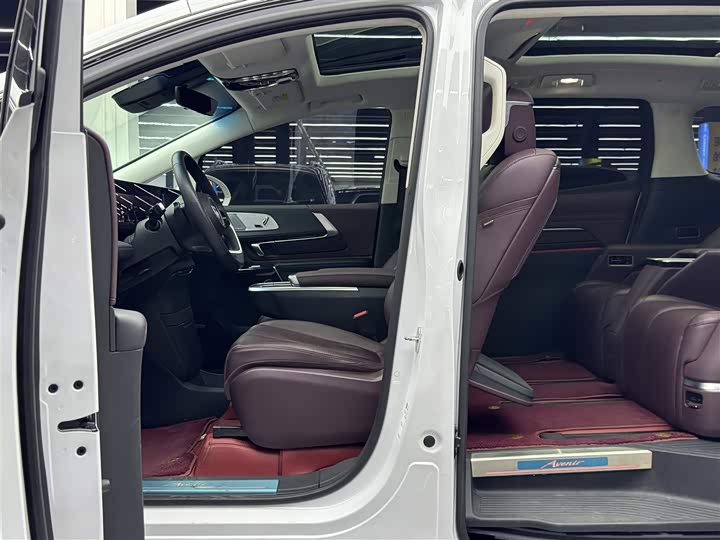 Photo 6 - Buick GL8 Century