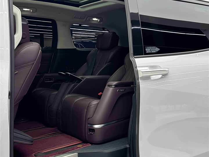 Photo 7 - Buick GL8 Century