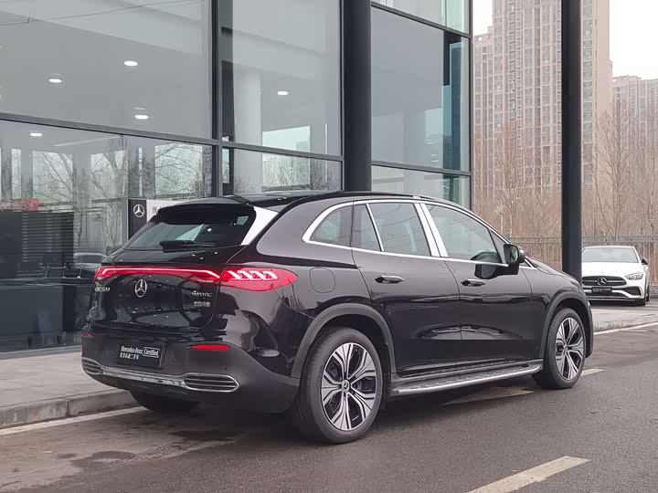 Фото 4 - Mercedes-Benz EQE SUV