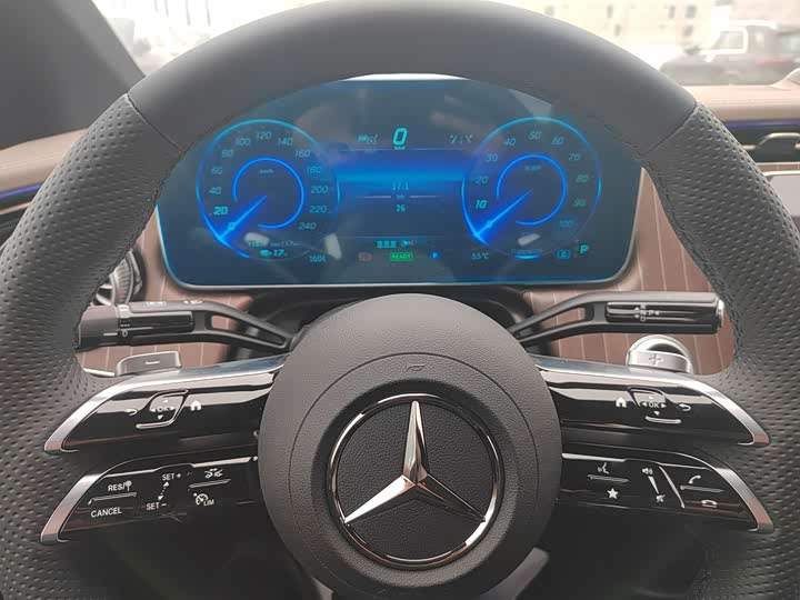 Фото 9 - Mercedes-Benz EQE SUV