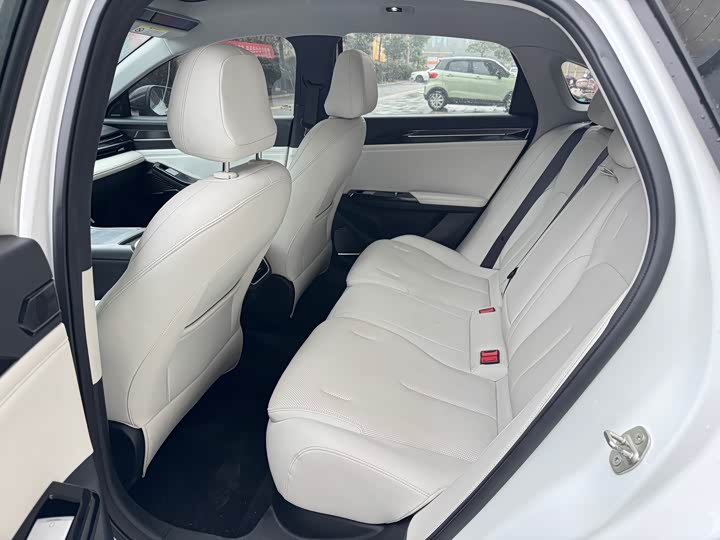 Фото 7 - Geely Galaxy L6