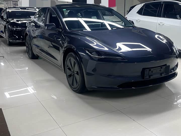 Фото 3 - Tesla Model 3