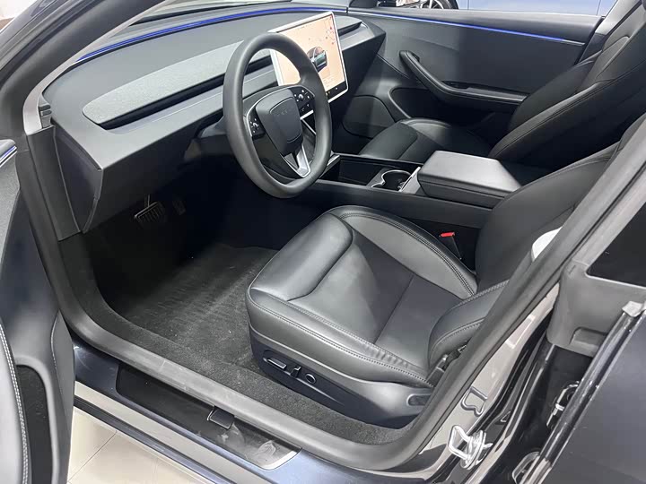 Фото 4 - Tesla Model 3