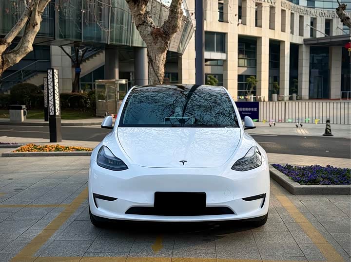 Photo 2 - Tesla Model Y