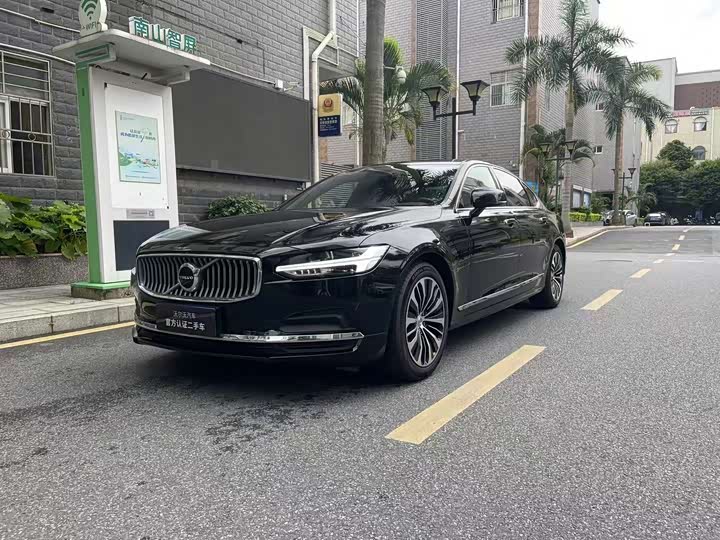 Фото 1 - Volvo S90