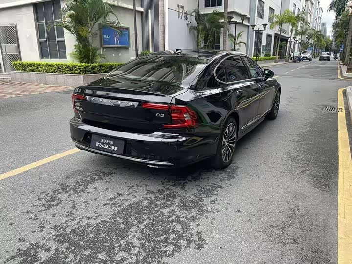 Фото 9 - Volvo S90
