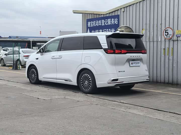 Фото 5 - Denza D9