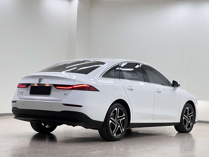 Фото 7 - Roewe D7