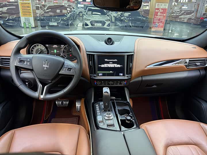 Photo 5 - Maserati Levante