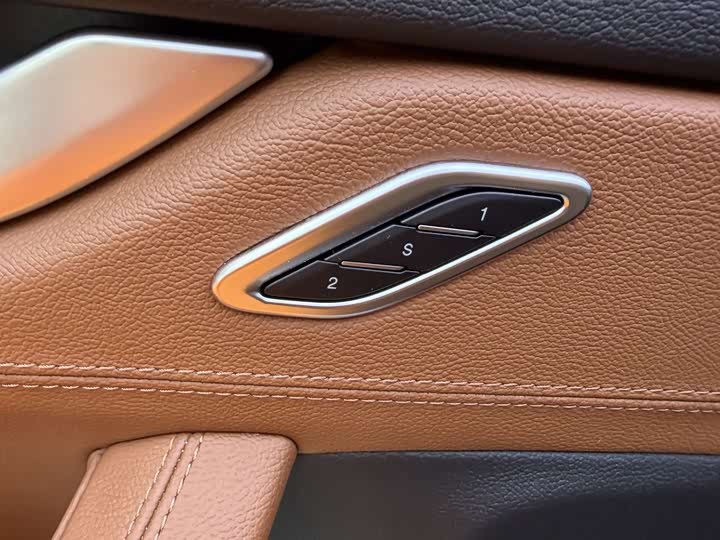 Photo 6 - Maserati Levante