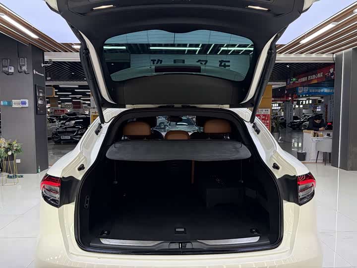 Photo 8 - Maserati Levante