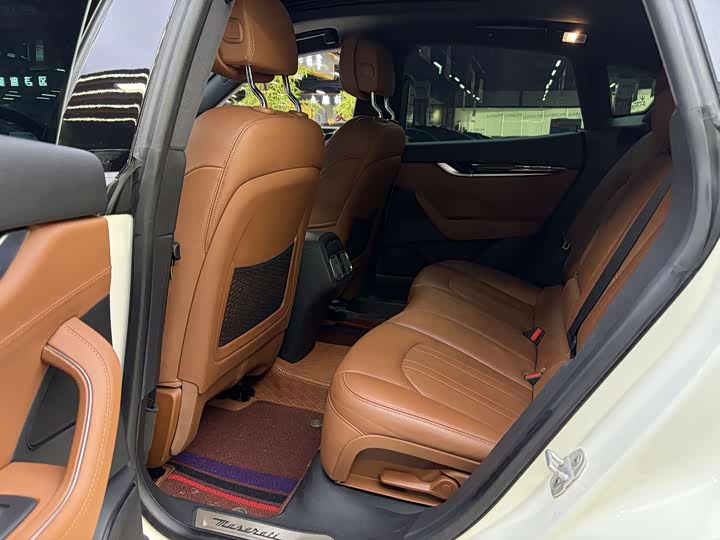 Photo 9 - Maserati Levante