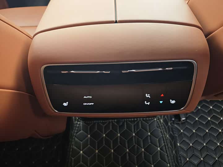 Фото 9 - Tank 700 Hybrid