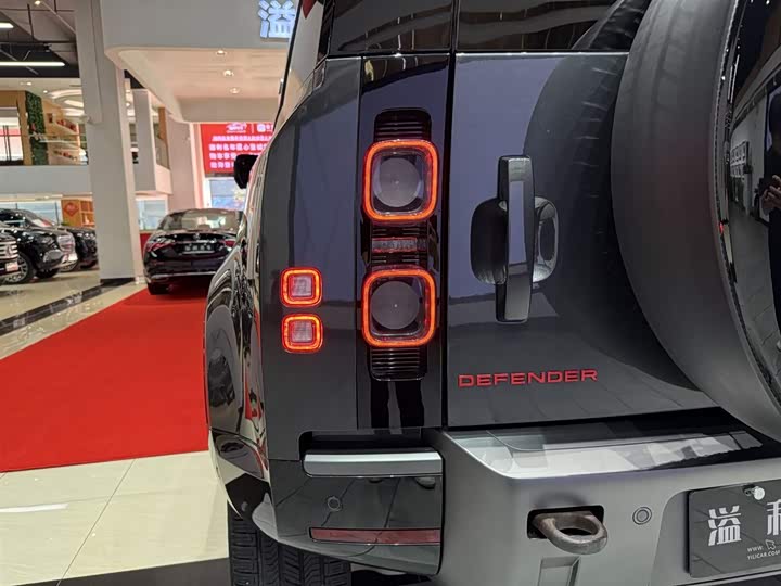 Фото 7 - Land Rover Defender