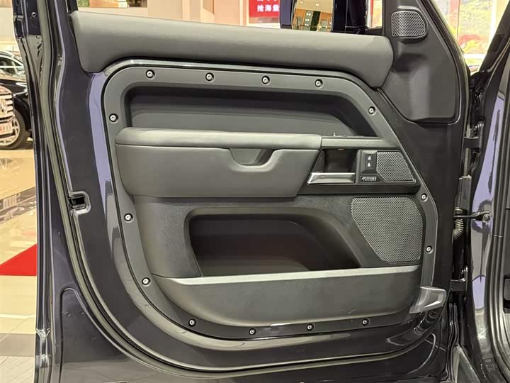 Фото 8 - Land Rover Defender