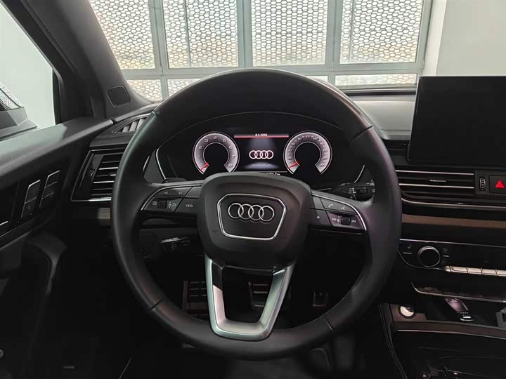 Фото 5 - Audi Q5L